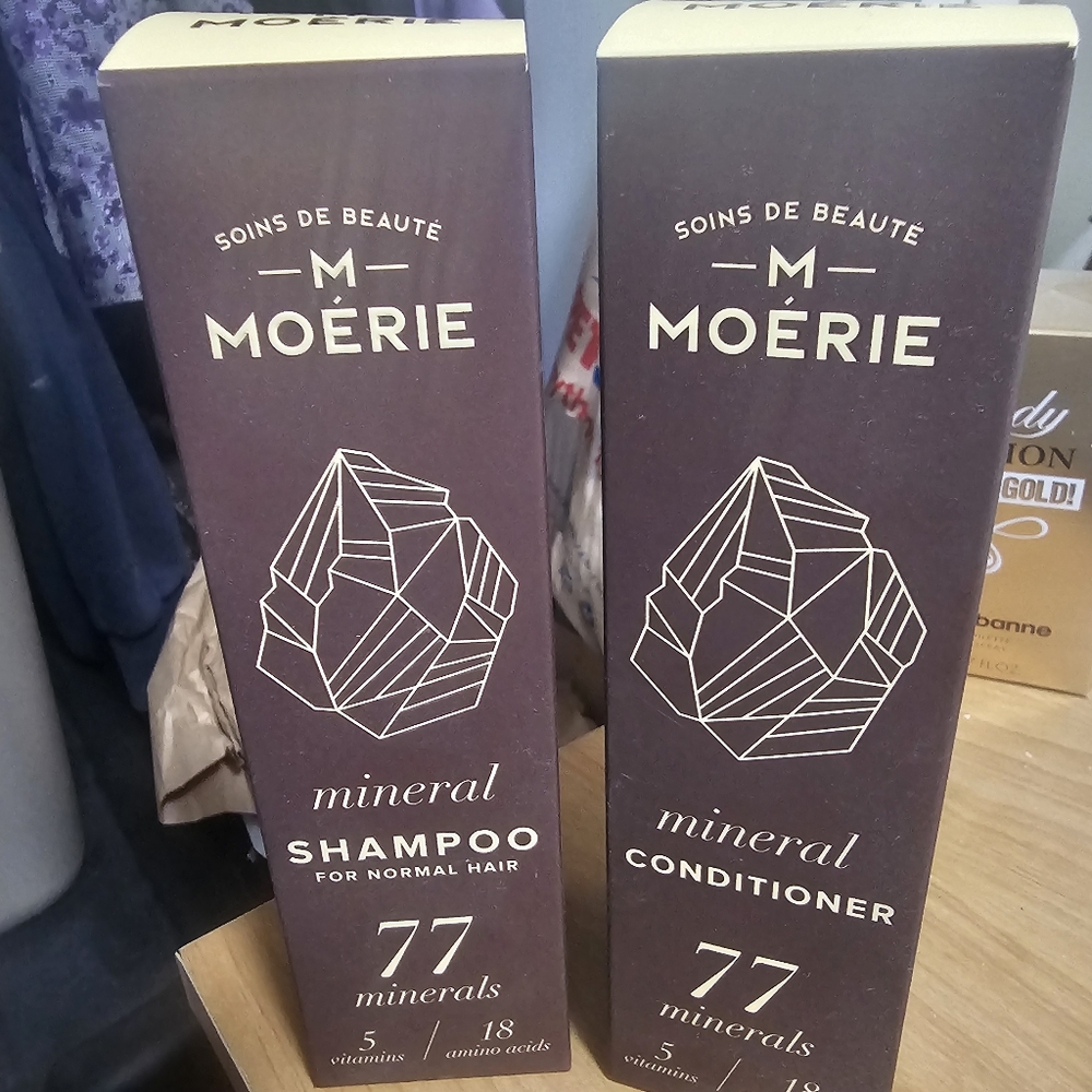 Moerie shampoo and conditioner set